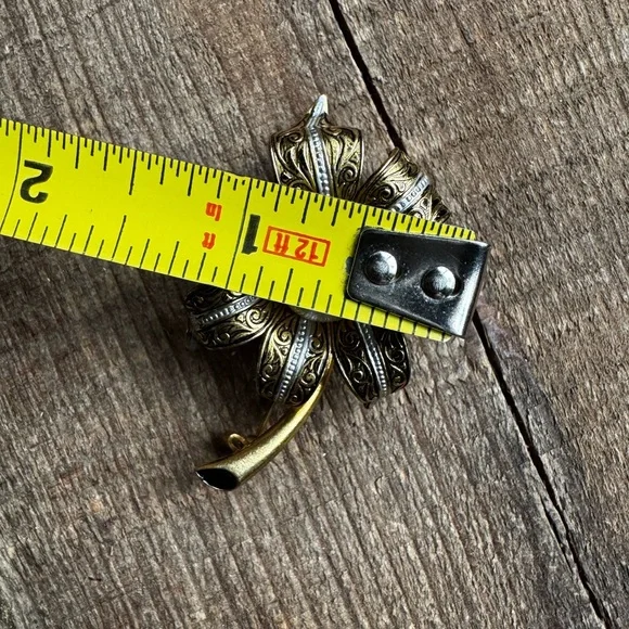 Vintage Spain Damascene Black, Gold Silver Tone Faux Pearl Large Flower Brooch - Picture 9 of 9